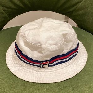 REVERSIBLE FILA BUCKET HAT